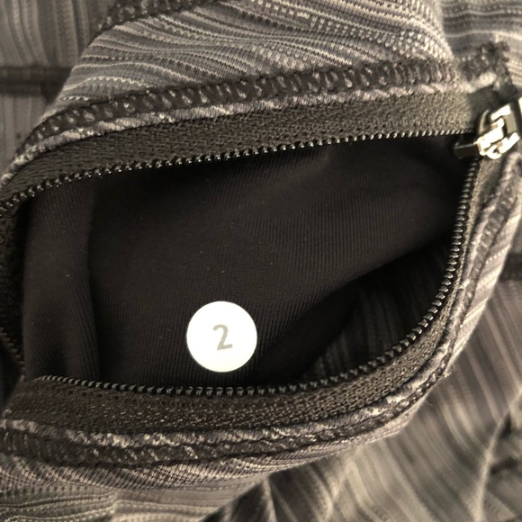 Lululemon Run Top Speed Crop Cyber Stripe Coal Blk - Picture 7 of 7